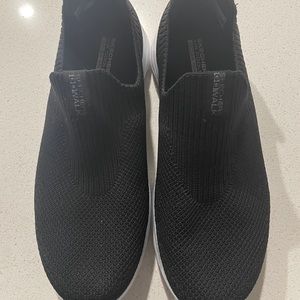 Women’s tennis shoes